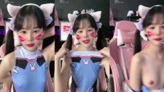 คลิปหลุด thlive mlive วัยรุ่นผอมบางน่ารักตัวเล็ก คอสเพลตัวละครในเกมแล้วถอดโชว์ นมหัวชมพูด้วย